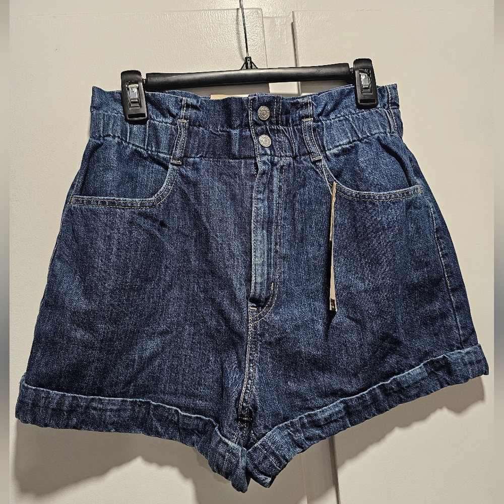 NWT Levis Womens VINTAGE High Rise Paperbag Waist Denim Shorts Cuffed, Size 8